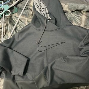 nike cropped hoodie